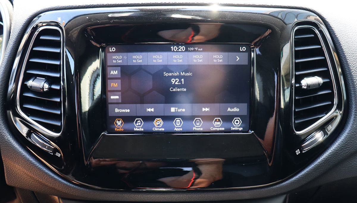 Used 2020 Jeep Compass Latitude FWD image 46