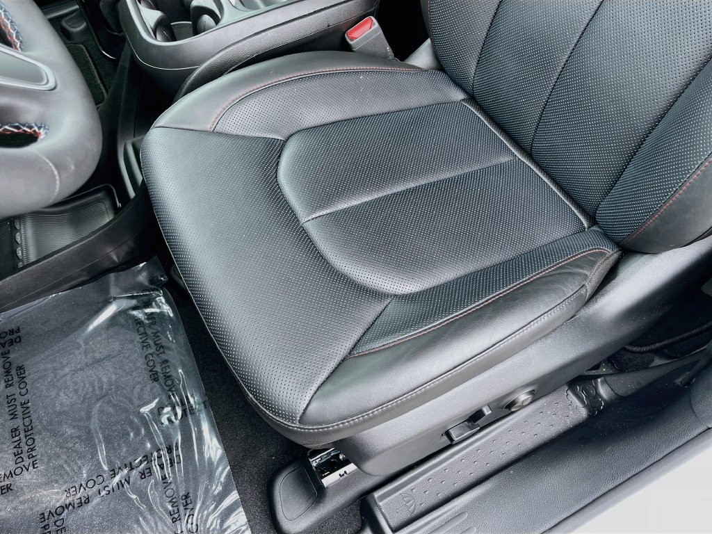 New 2027 Chrysler Pacifica Select FWD image 18