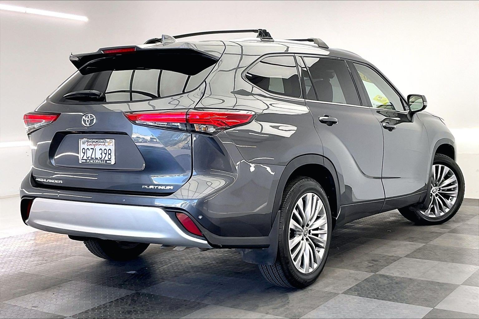 Used 2022 Toyota Highlander Platinum FWD image 13