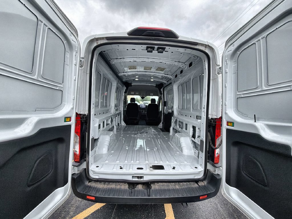 Used 2023 Ford E-Transit Medium Roof RWD image 27