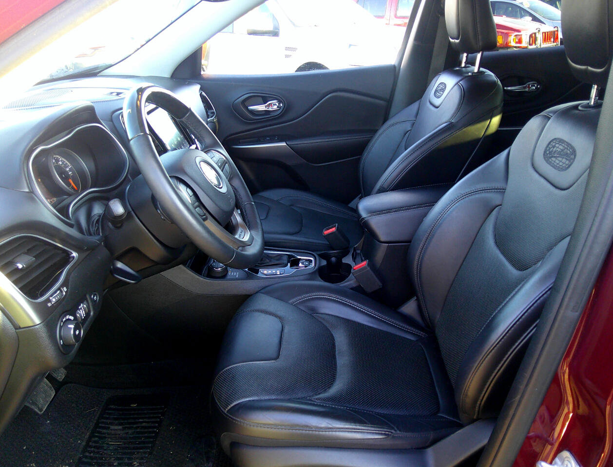 Used 2019 Jeep Cherokee Overland w/ Trailer Tow Group image 39