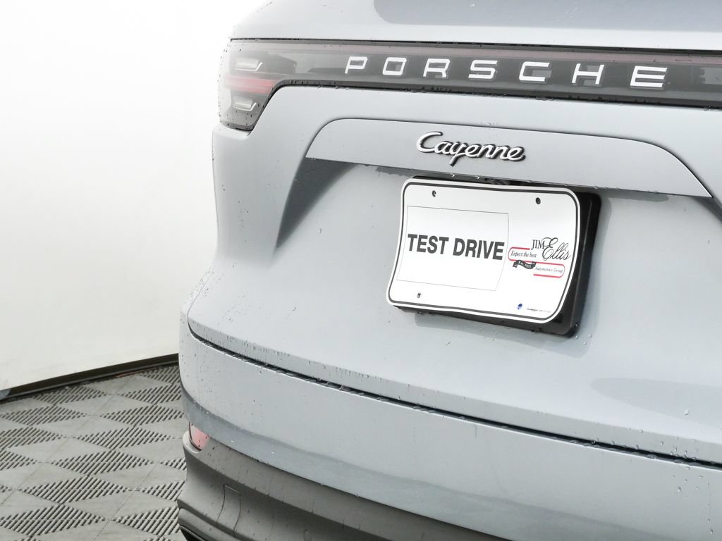 Certified 2022 Porsche Cayenne E-Hybrid AWD/4WD image 36