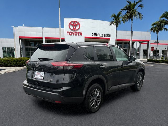 Used 2024 Nissan Rogue S AWD/4WD image 7