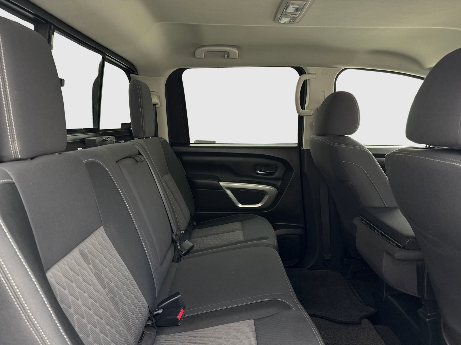 Used 2022 Nissan Titan SV AWD/4WD image 45