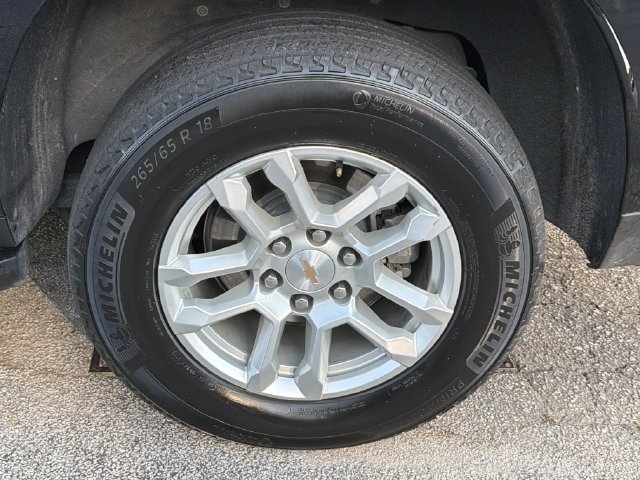 Used 2025 Chevrolet Suburban LT RWD image 27