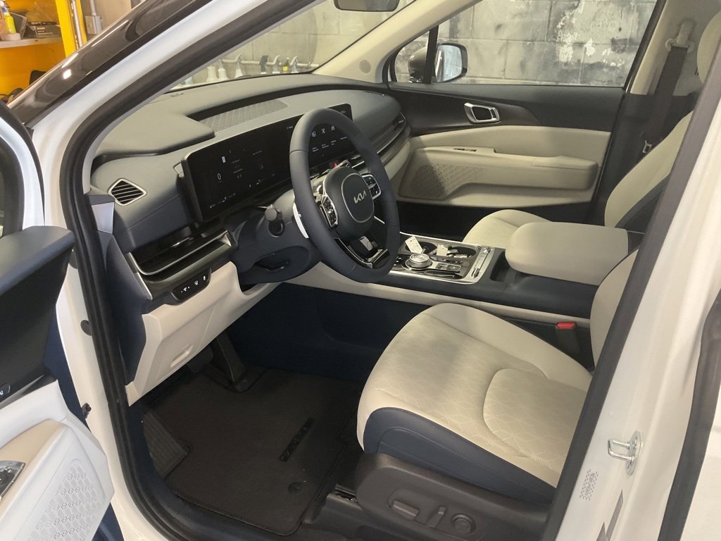 New 2026 Kia Carnival SX w/ SX Dark Edition Package image 10