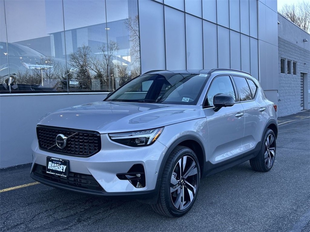 Certified 2025 Volvo XC40 B5 Ultra w/ Protection Package Premier