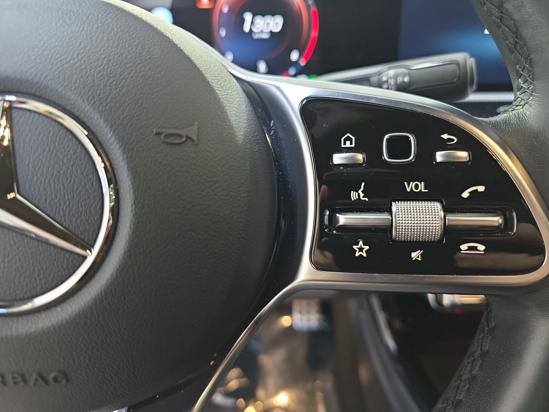 Used 2023 Mercedes-Benz CLA 250 4MATIC image 17