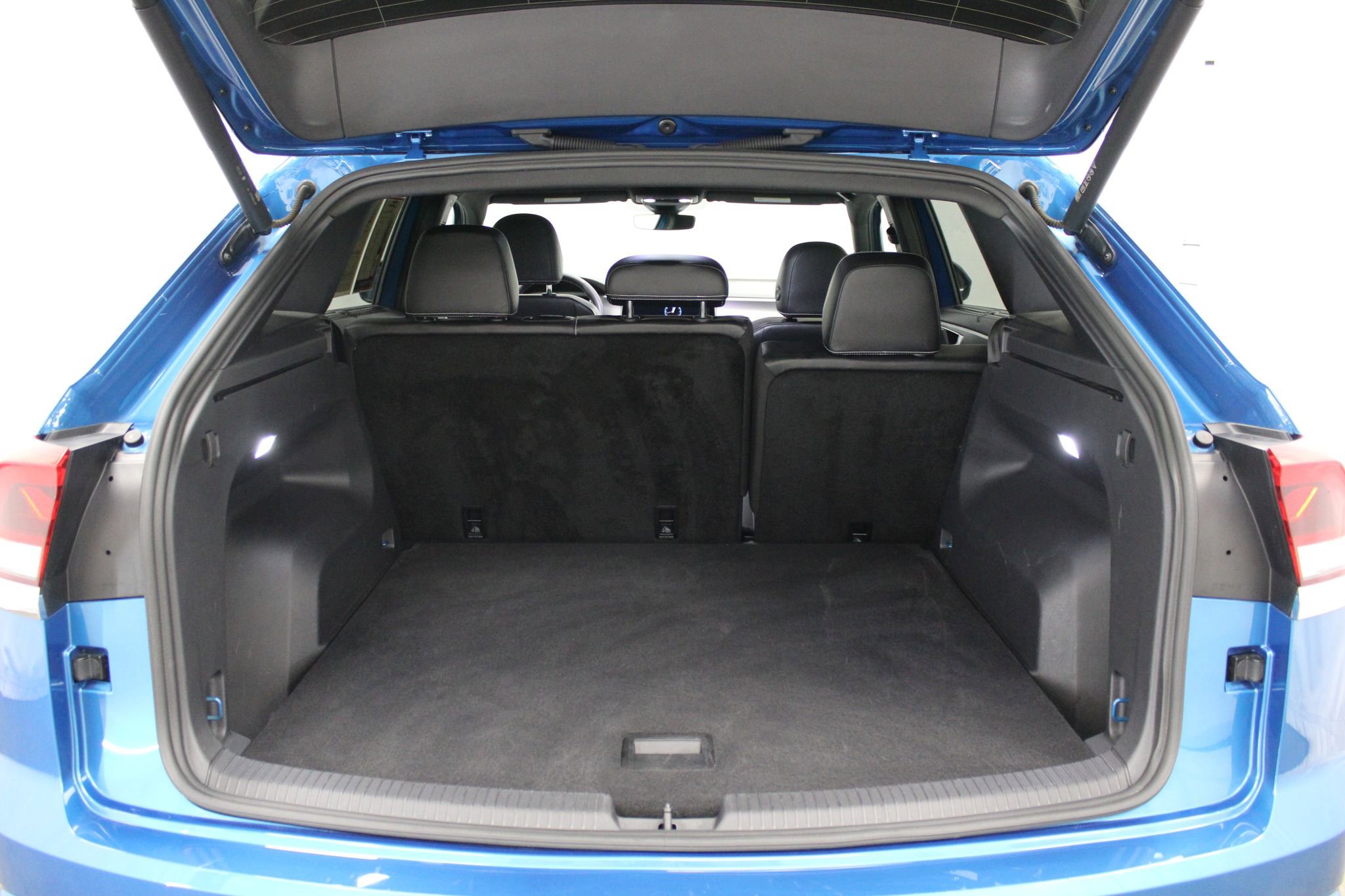 Used 2024 Volkswagen Atlas Cross Sport SE image 22