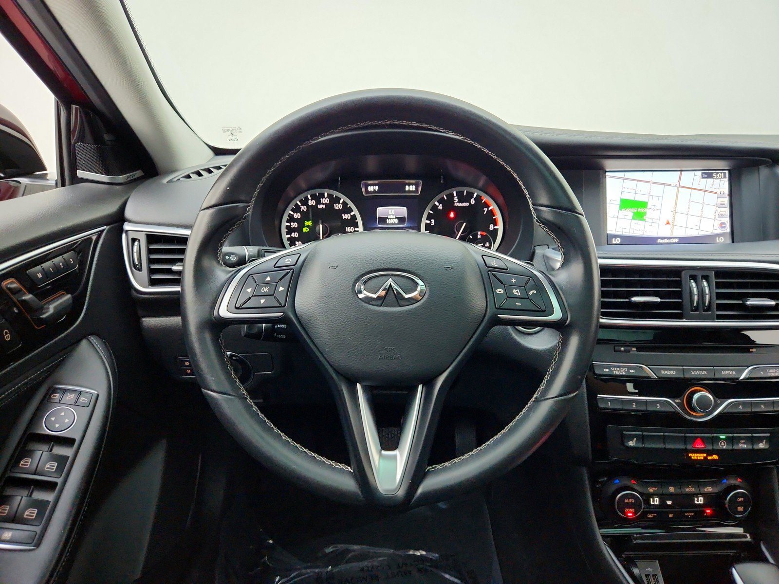 Used 2019 INFINITI QX30 w/ Cargo Package FWD image 23