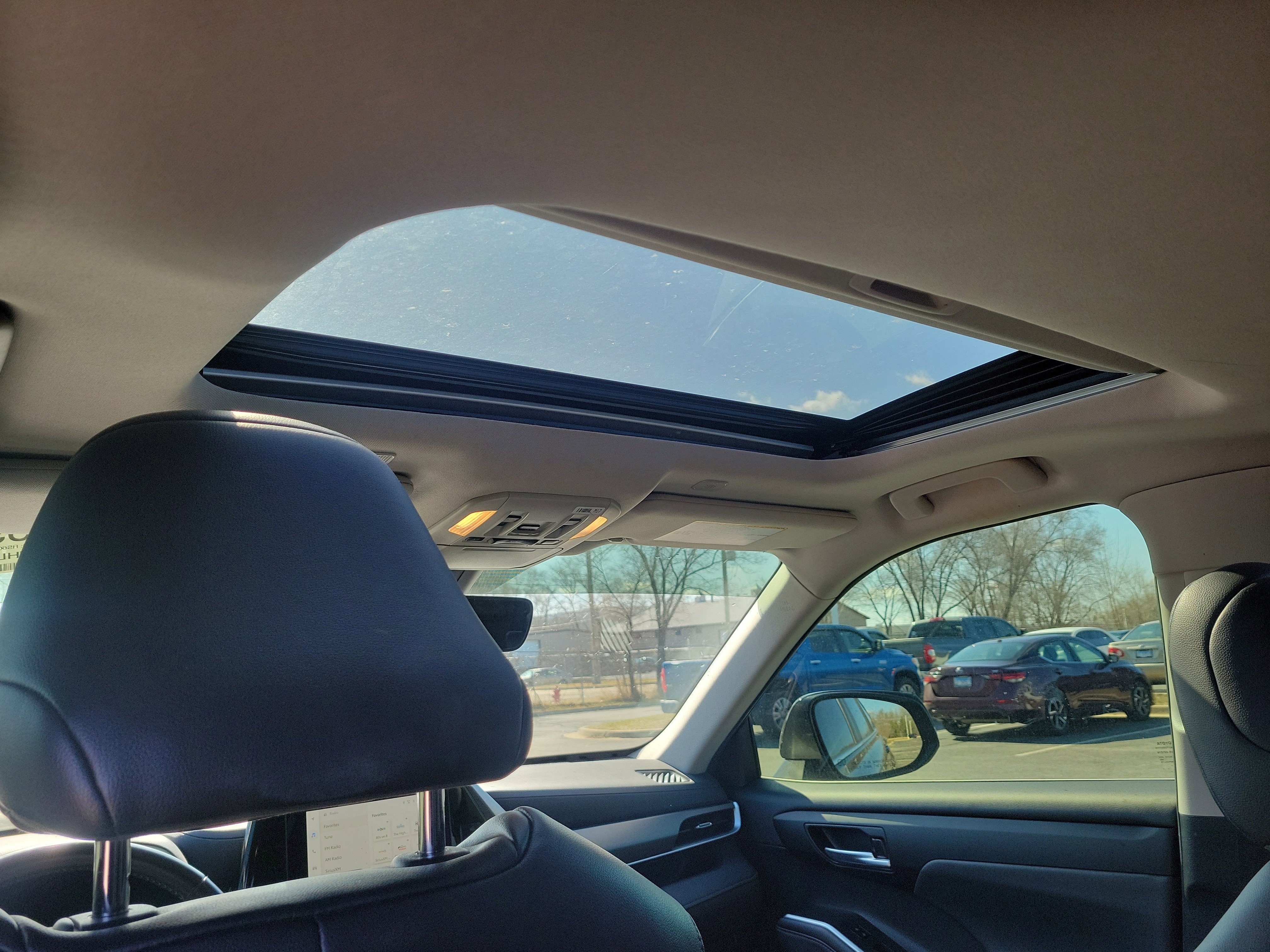 Used 2024 Toyota Highlander XLE image 11