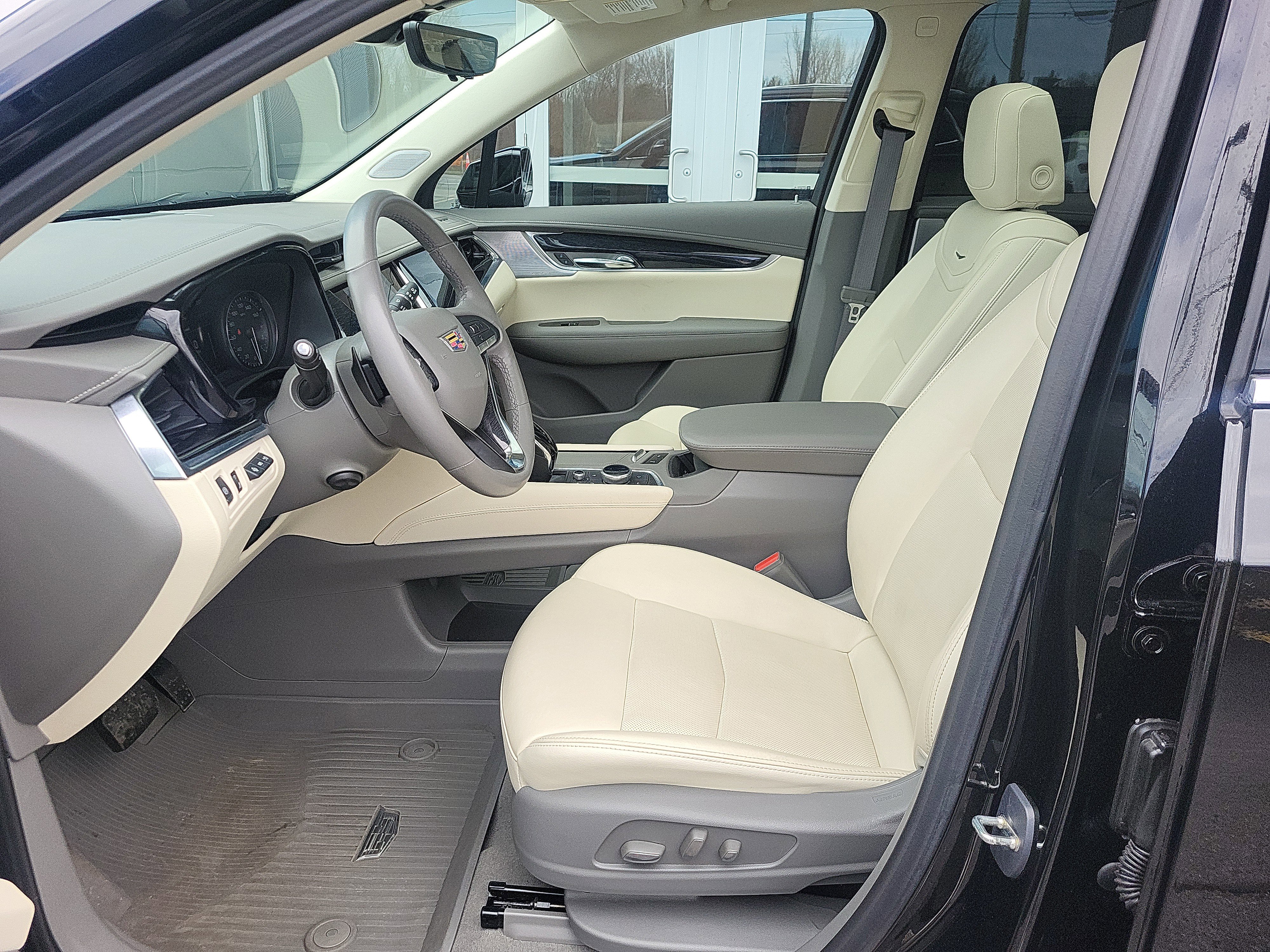 Certified 2023 Cadillac XT6 Premium Luxury w/ Technology Package image 5