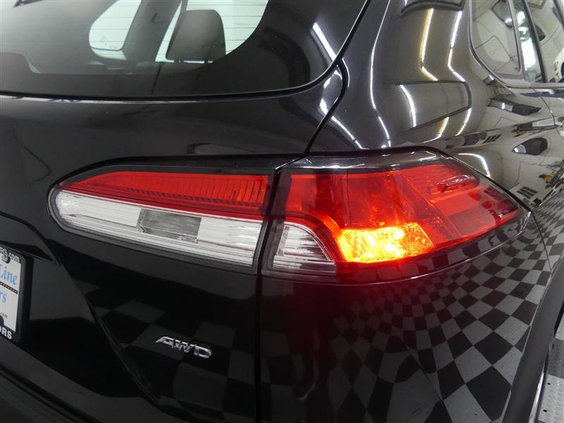 Used 2023 Toyota Corolla Cross L AWD/4WD image 15