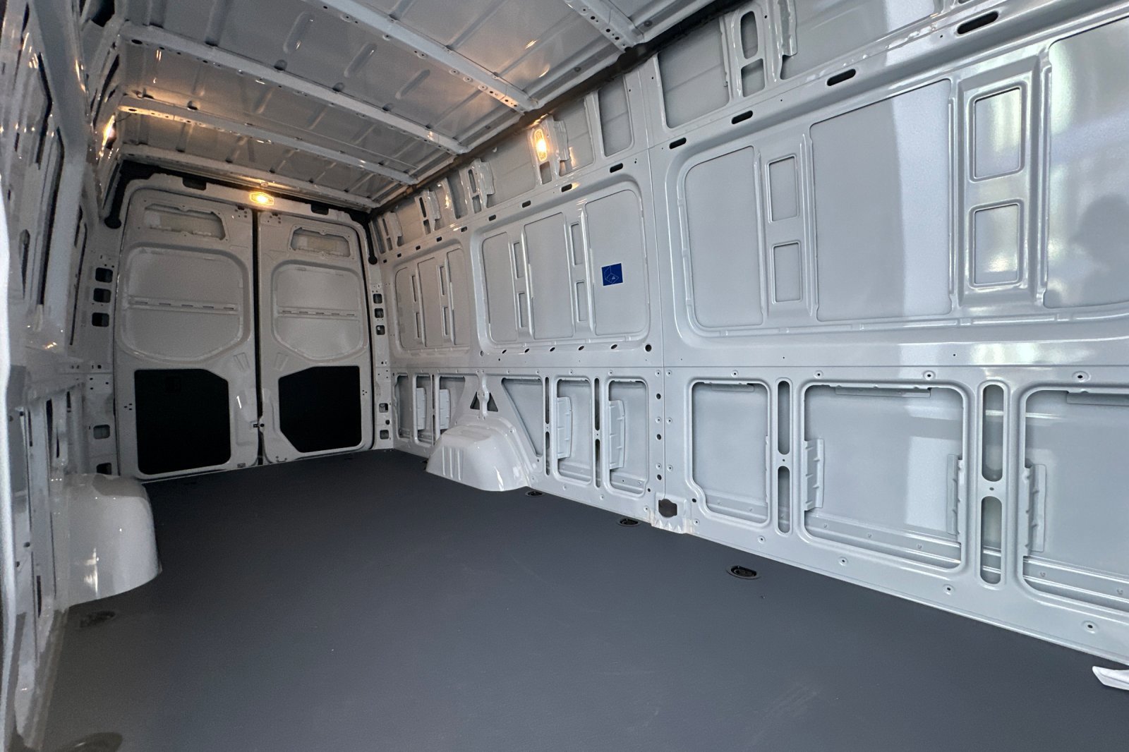New 2024 Mercedes-Benz eSprinter 170 Cargo image 14