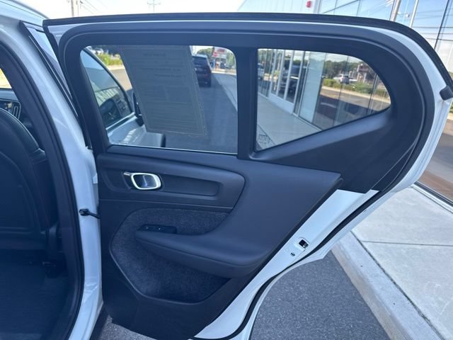 Used 2025 Volvo XC40 B5 Core AWD/4WD image 12