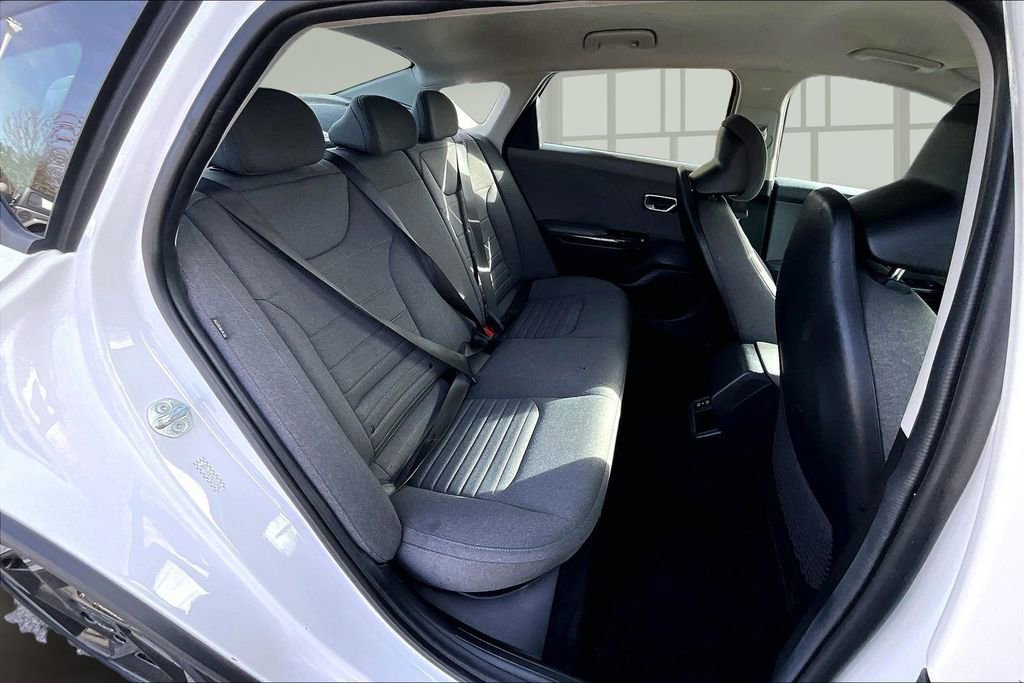 Used 2025 Kia K4 EX image 28