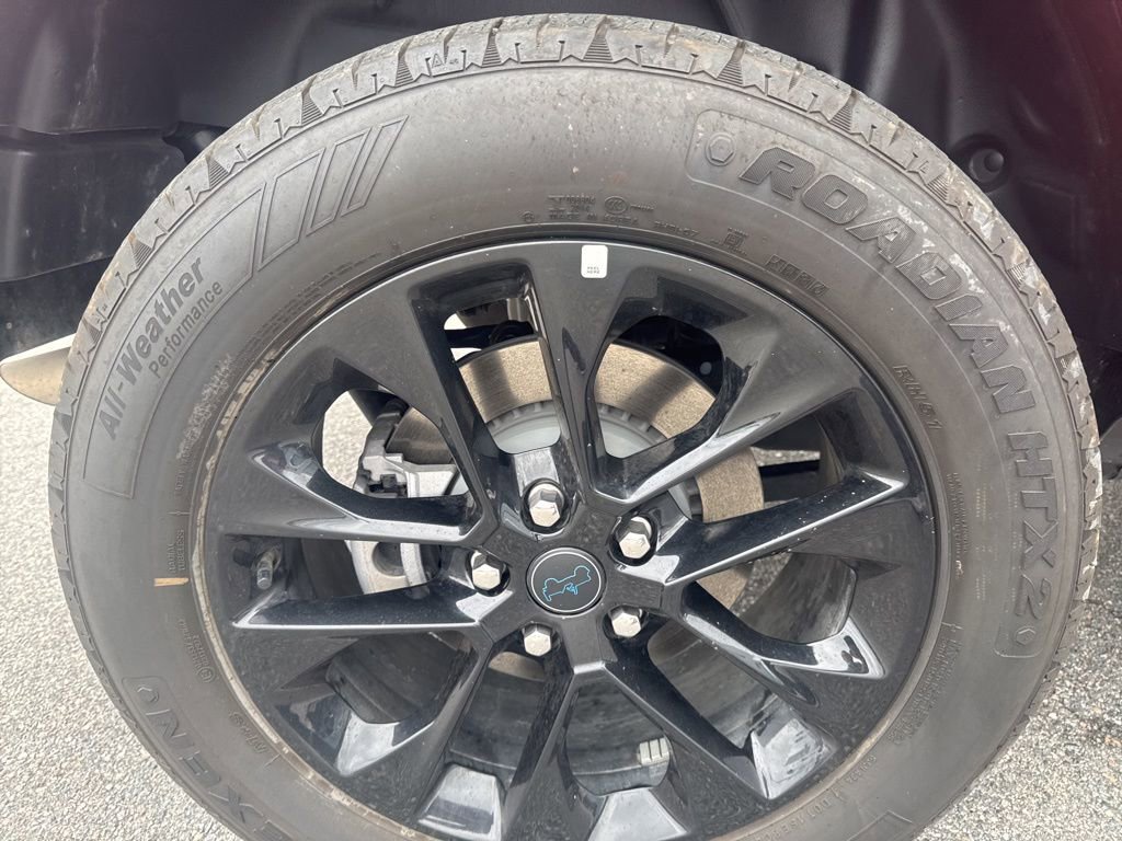 Used 2025 Jeep Wrangler Sahara 4xe image 7