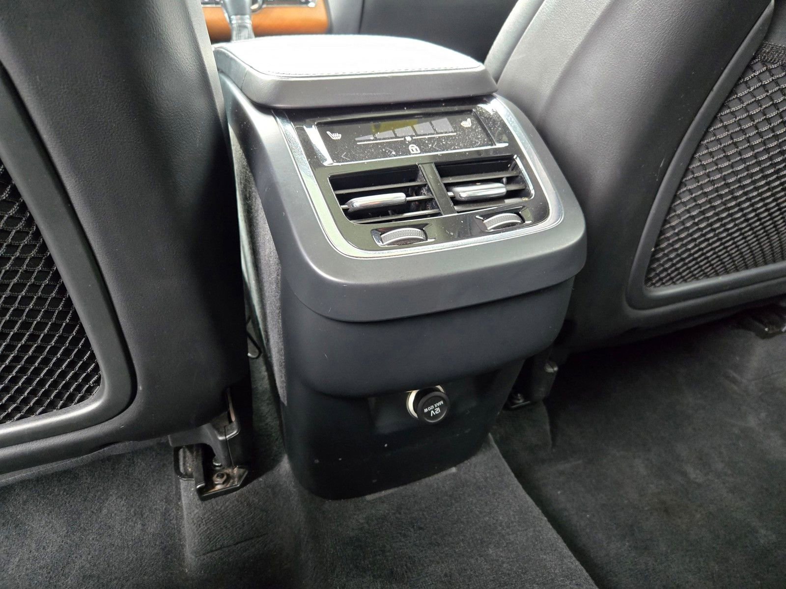 Used 2020 Volvo XC90 T6 Inscription w/ Protection Package Premier image 11