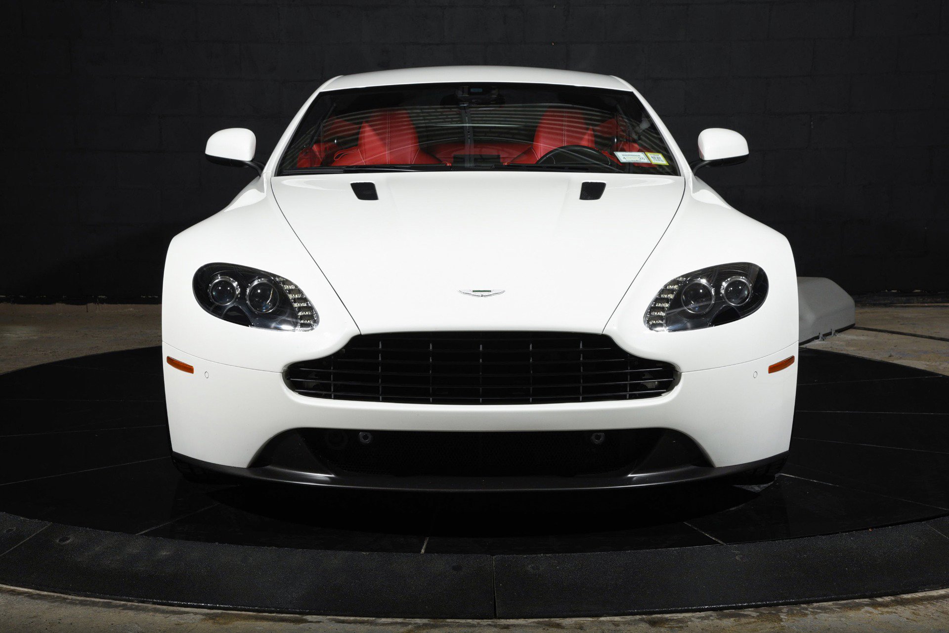 Used 2013 Aston Martin V8 Vantage Coupe image 11