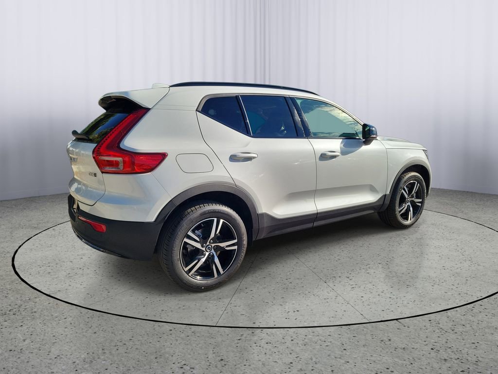 New 2026 Volvo XC40 B5 Core w/ Climate Package AWD/4WD image 2