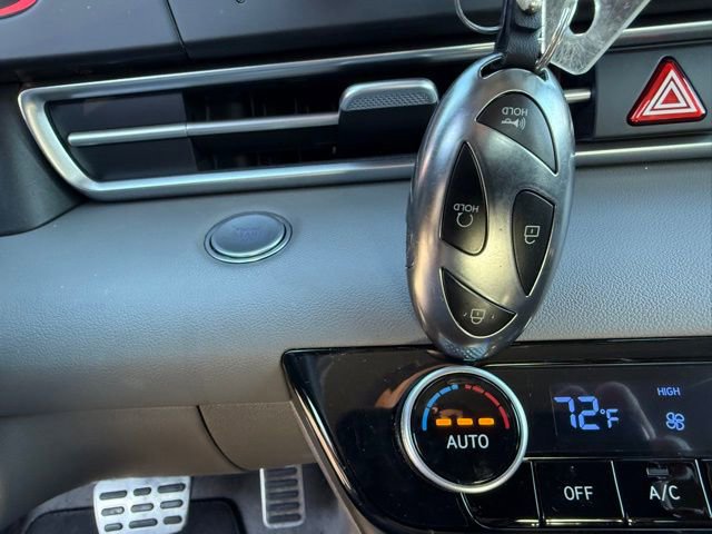 Certified 2025 Hyundai Elantra Sport image 40