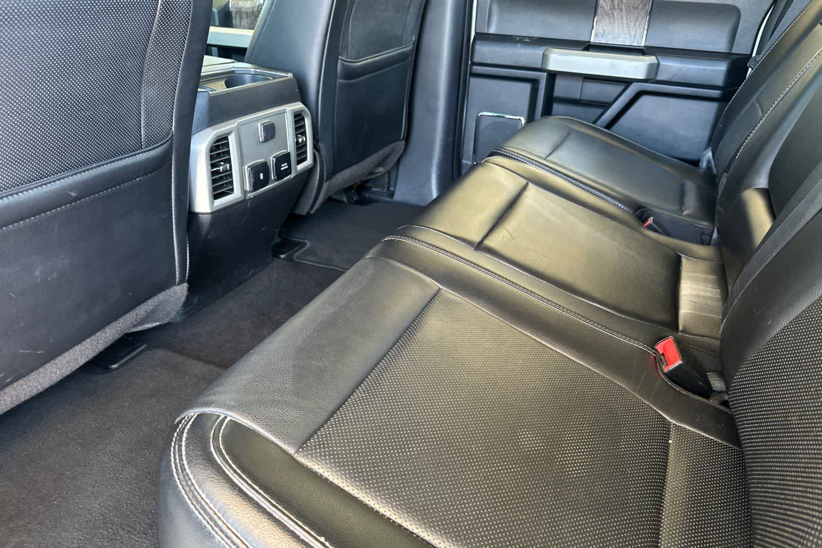 Used 2019 Ford F250 Lariat w/ Lariat Value Package AWD/4WD image 4