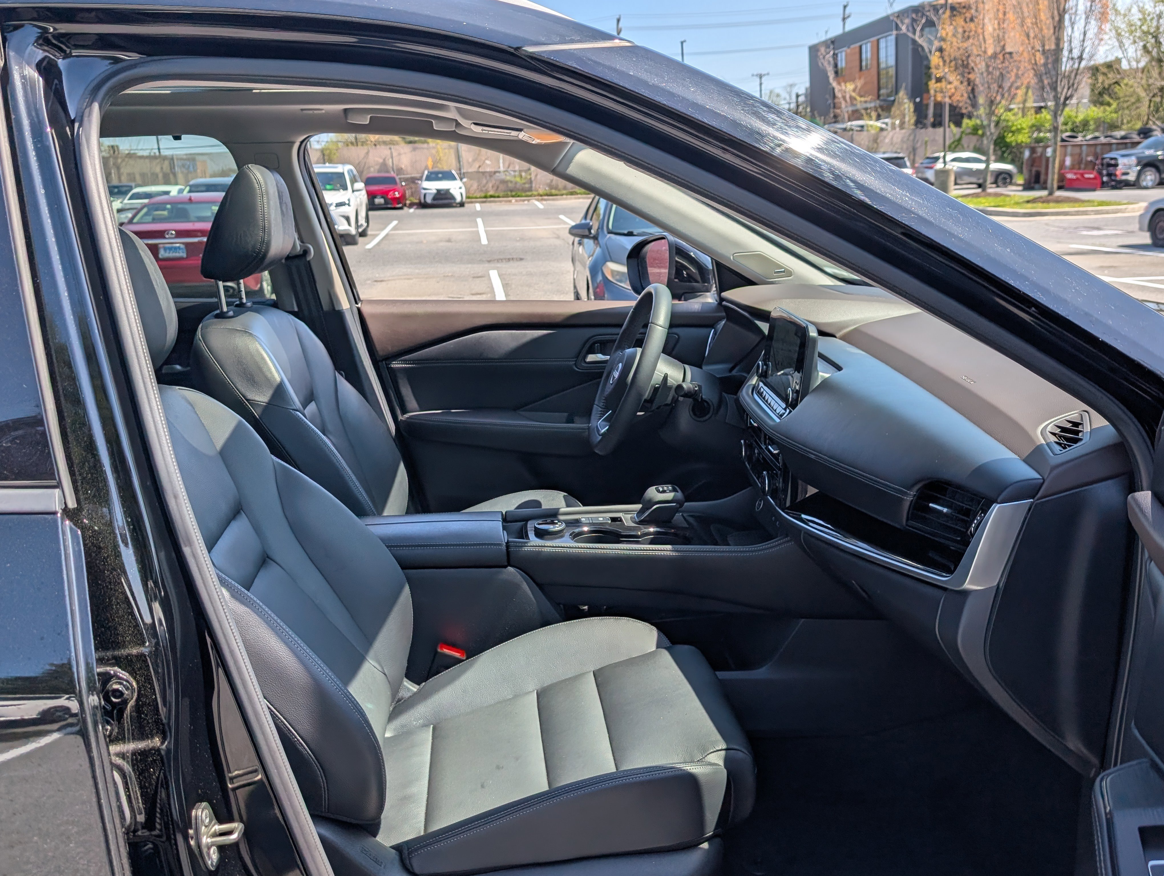 Used 2023 Nissan Rogue SL w/ SL Premium Package image 11