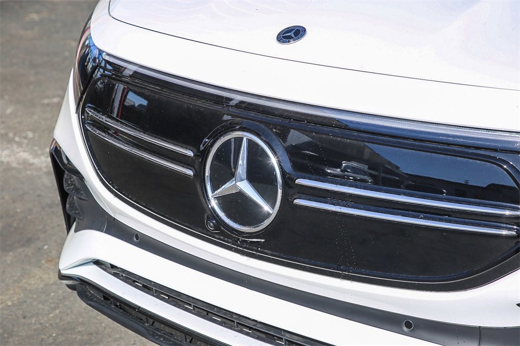 Used 2023 Mercedes-Benz EQB 350 4MATIC SUV image 8