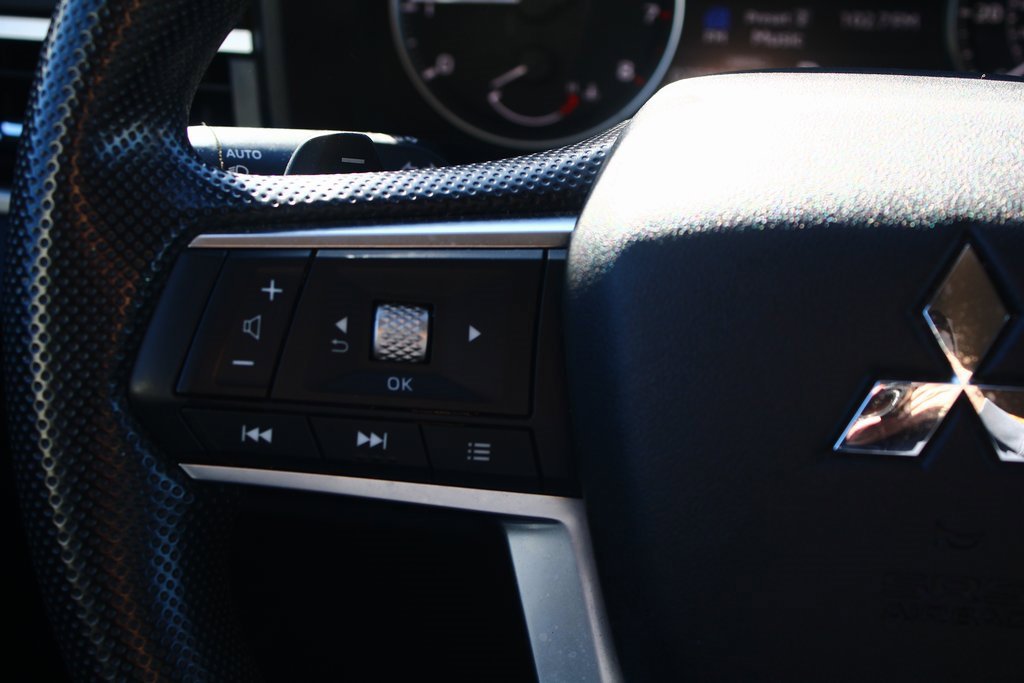 Used 2024 Mitsubishi Outlander ES image 14