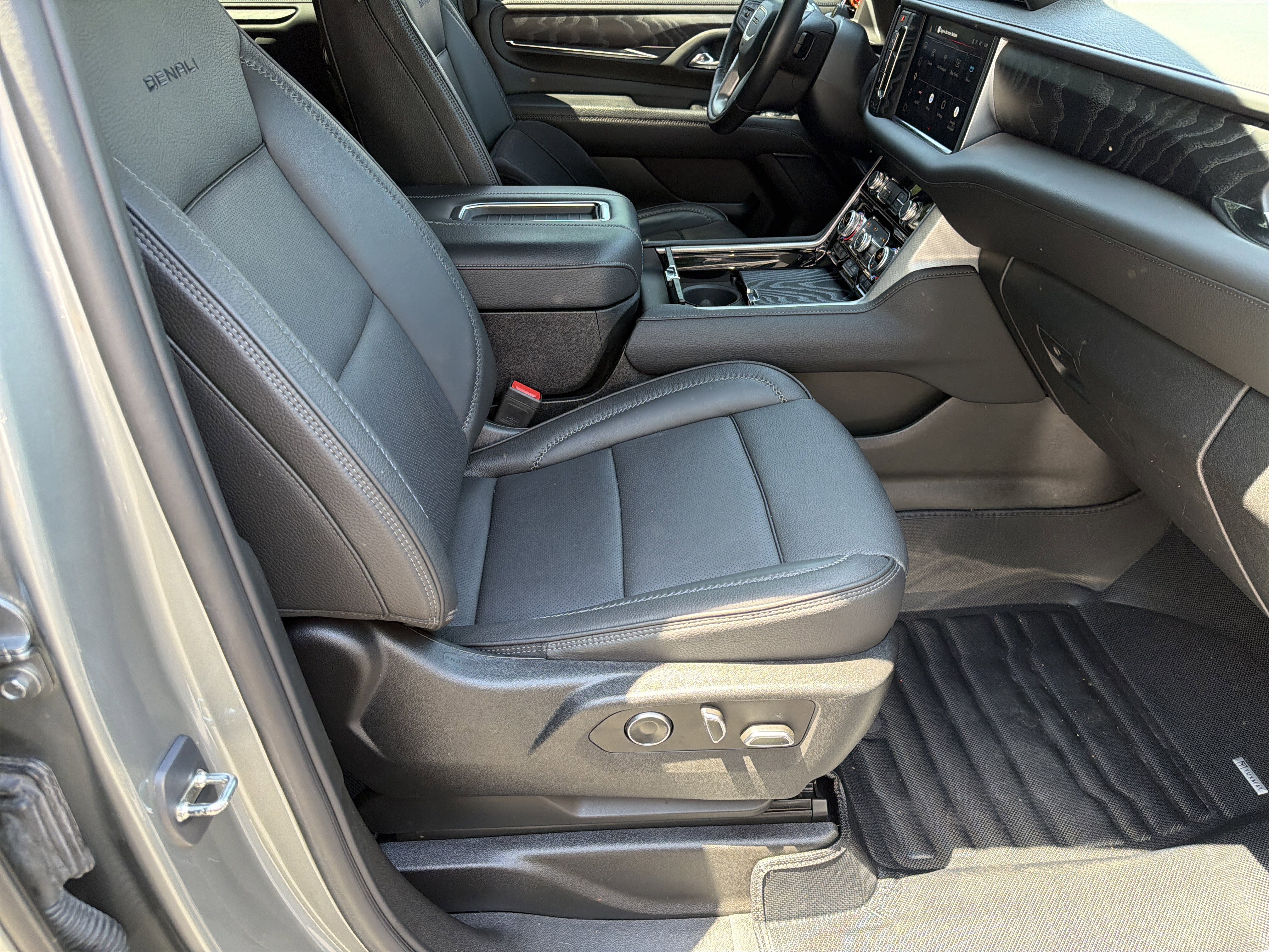 Used 2023 GMC Yukon Denali w/ Denali Reserve Package AWD/4WD image 29