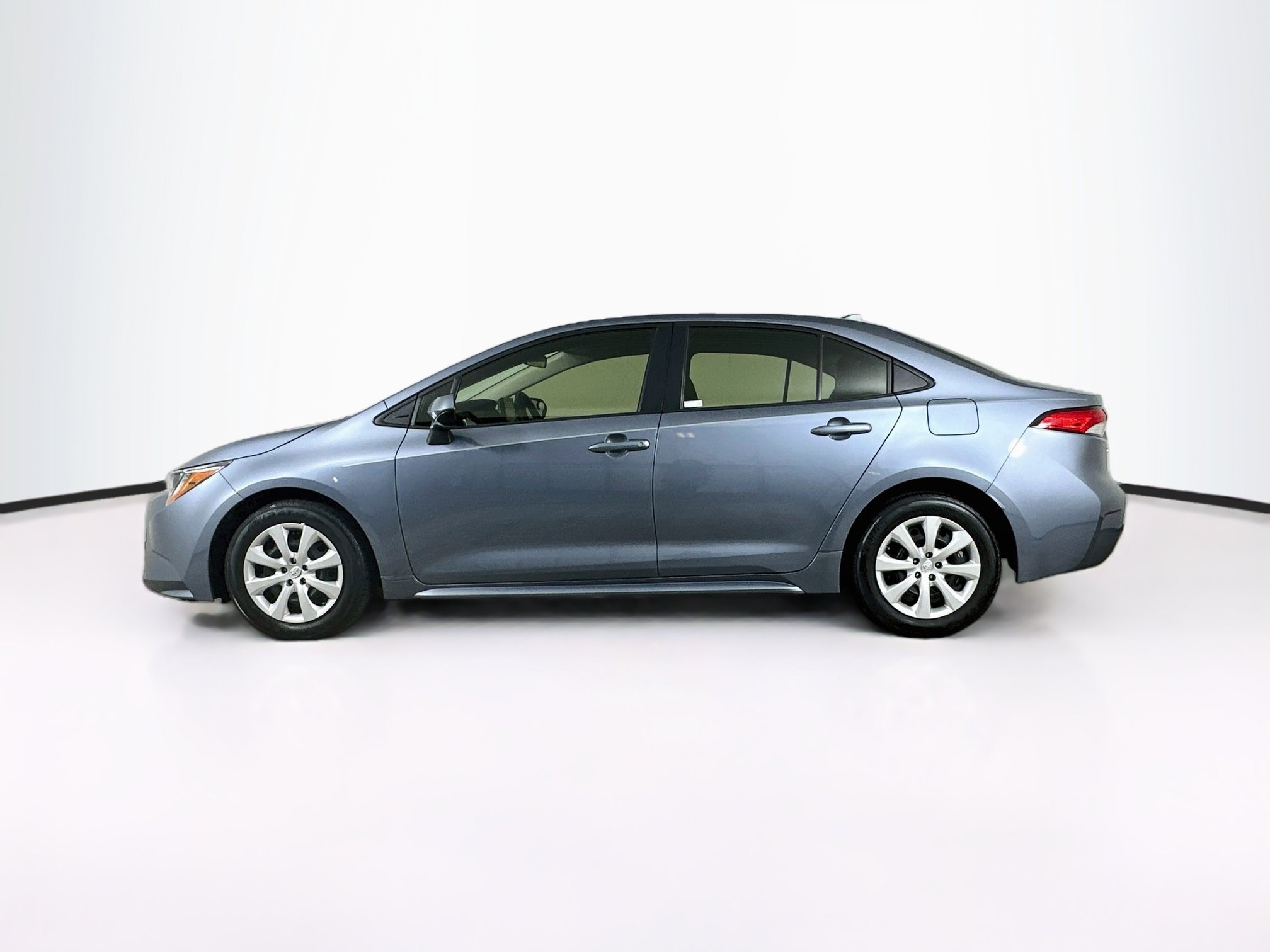 Used 2022 Toyota Corolla LE FWD image 4