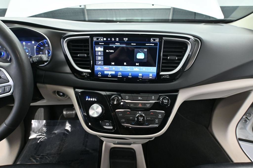 Used 2022 Chrysler Pacifica Touring-L FWD image 32