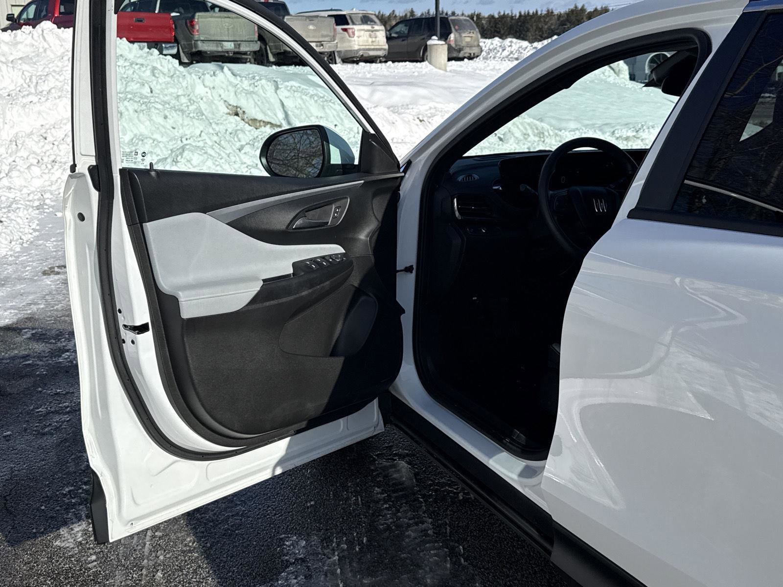 Used 2024 Buick Envista Preferred w/ Advanced Safety Package image 12