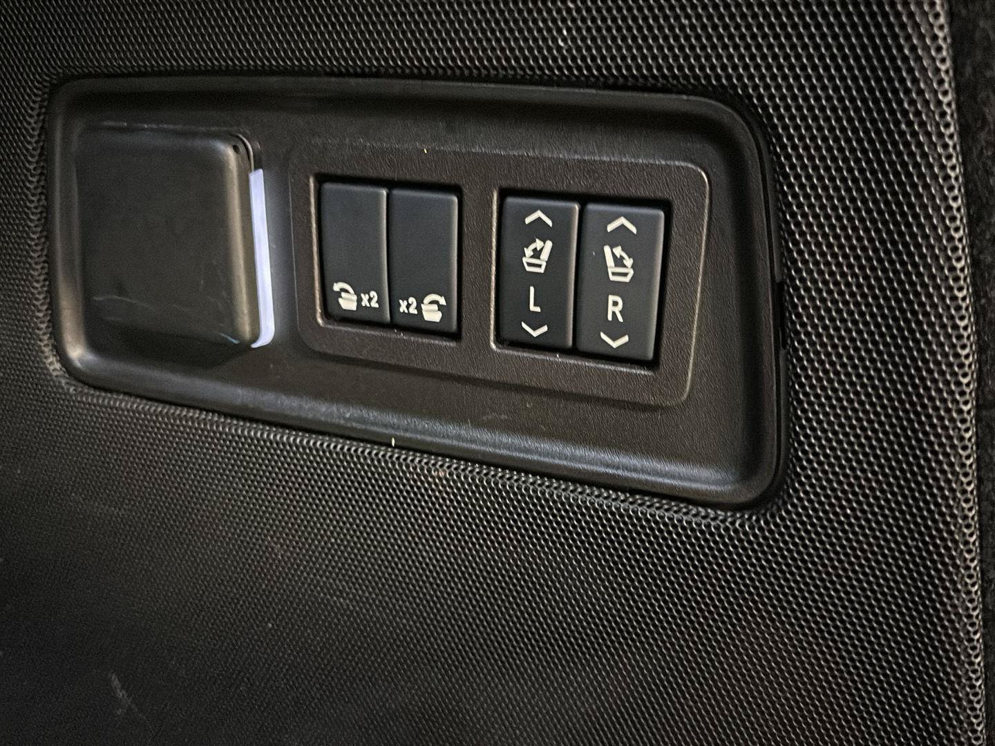 Used 2024 Cadillac Escalade Sport AWD/4WD image 27