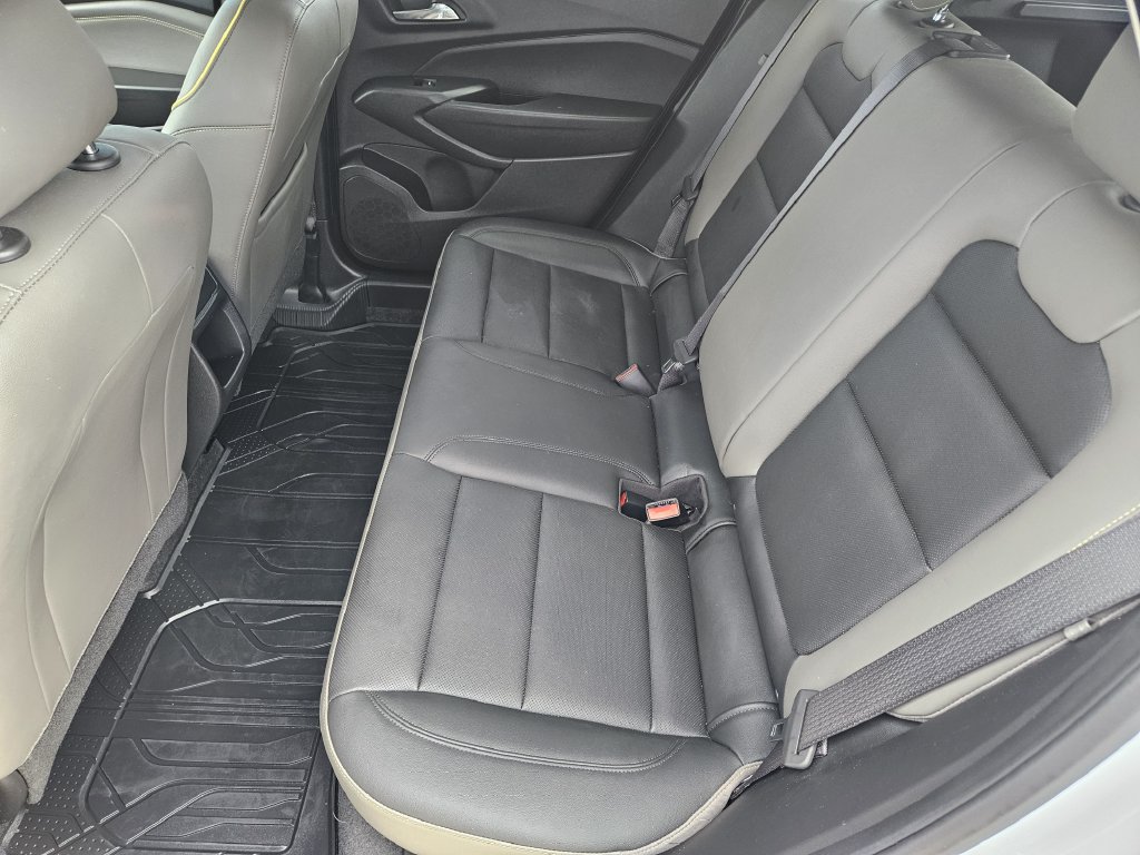 Used 2025 Chevrolet Trax ACTIV FWD image 29