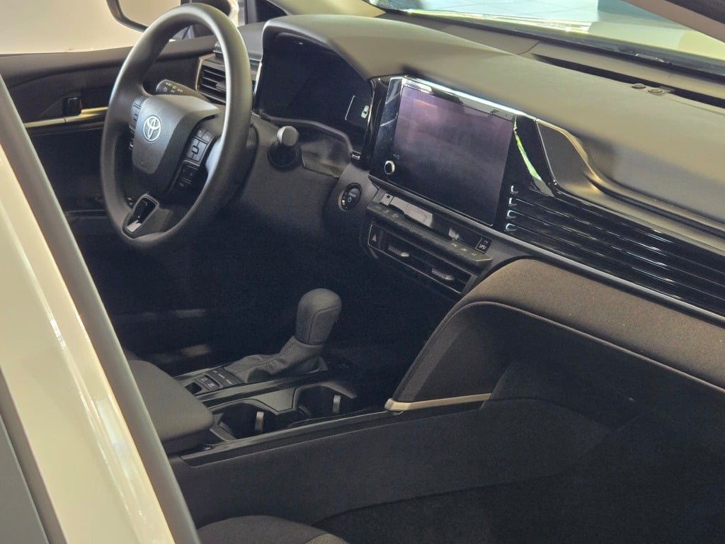 Used 2025 Toyota Camry LE AWD/4WD image 8
