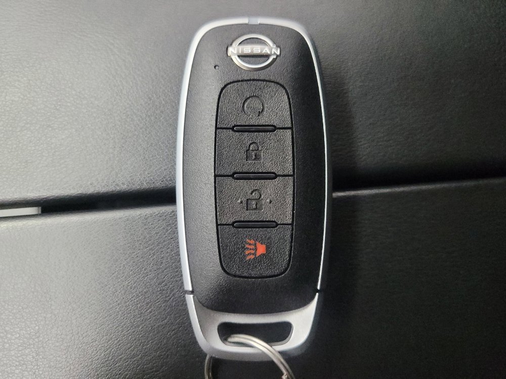 Used 2023 Nissan Rogue SV image 32