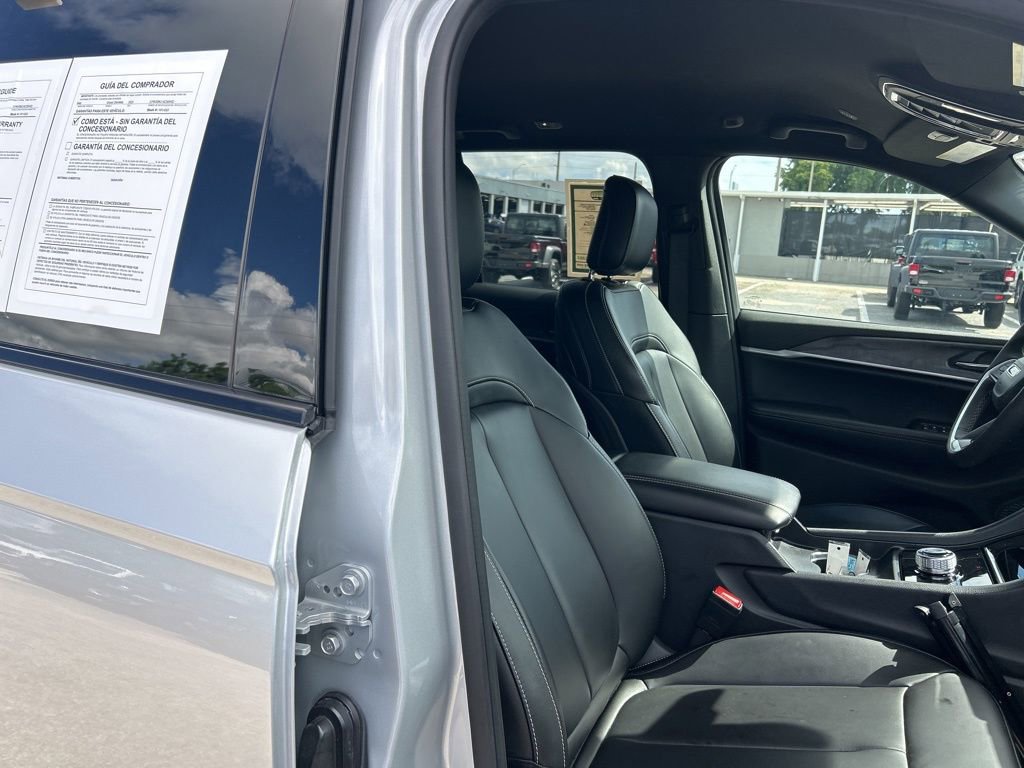 Certified 2025 Jeep Grand Cherokee Limited w/ Black Appearance Package image 24