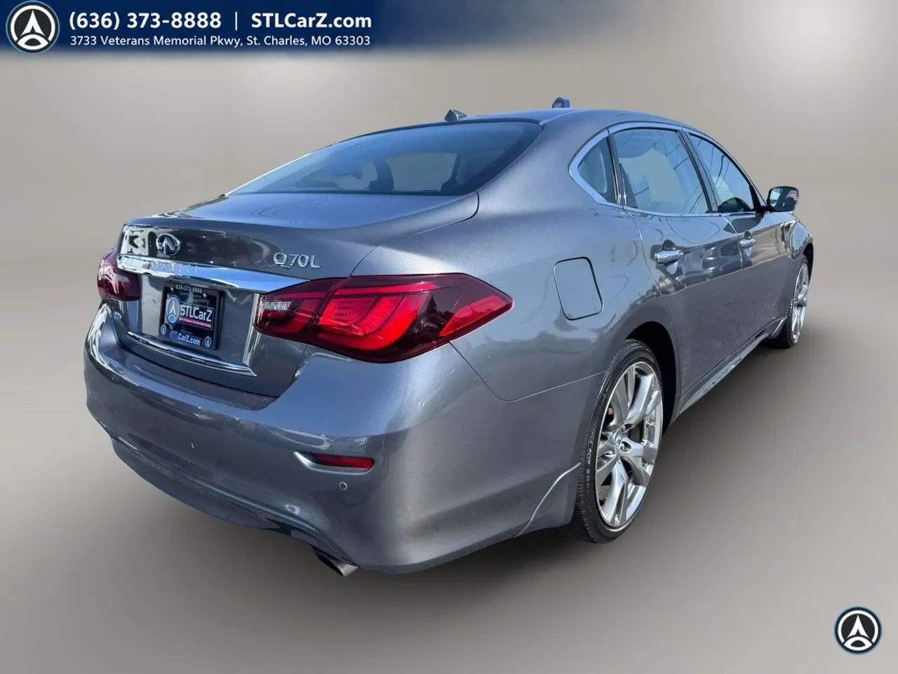 Used 2018 INFINITI Q70 L 3.7 AWD/4WD image 3