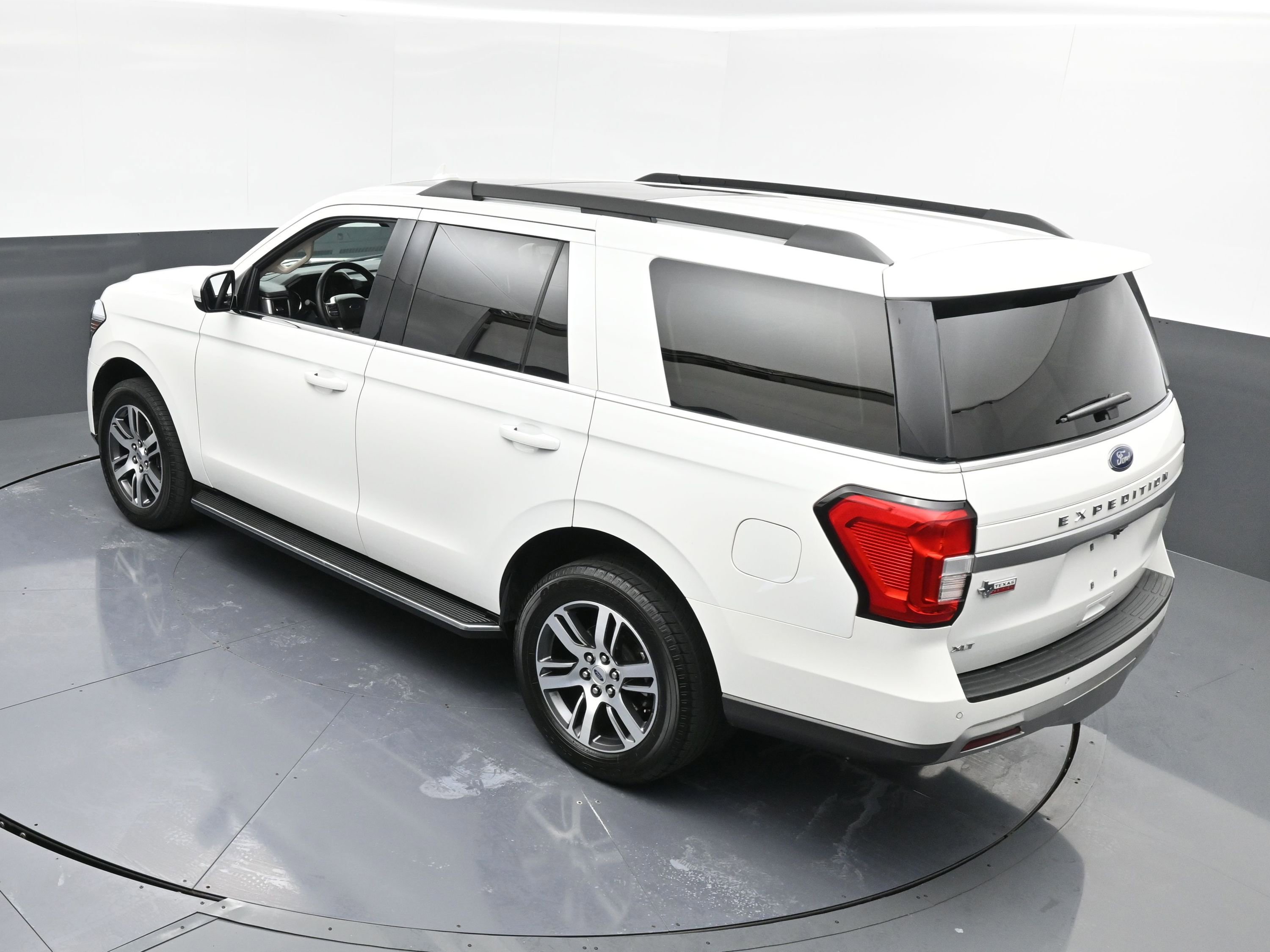 Certified 2022 Ford Expedition XLT image 38