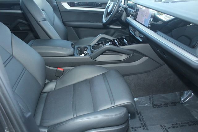 Certified 2025 Porsche Cayenne Coupe image 27