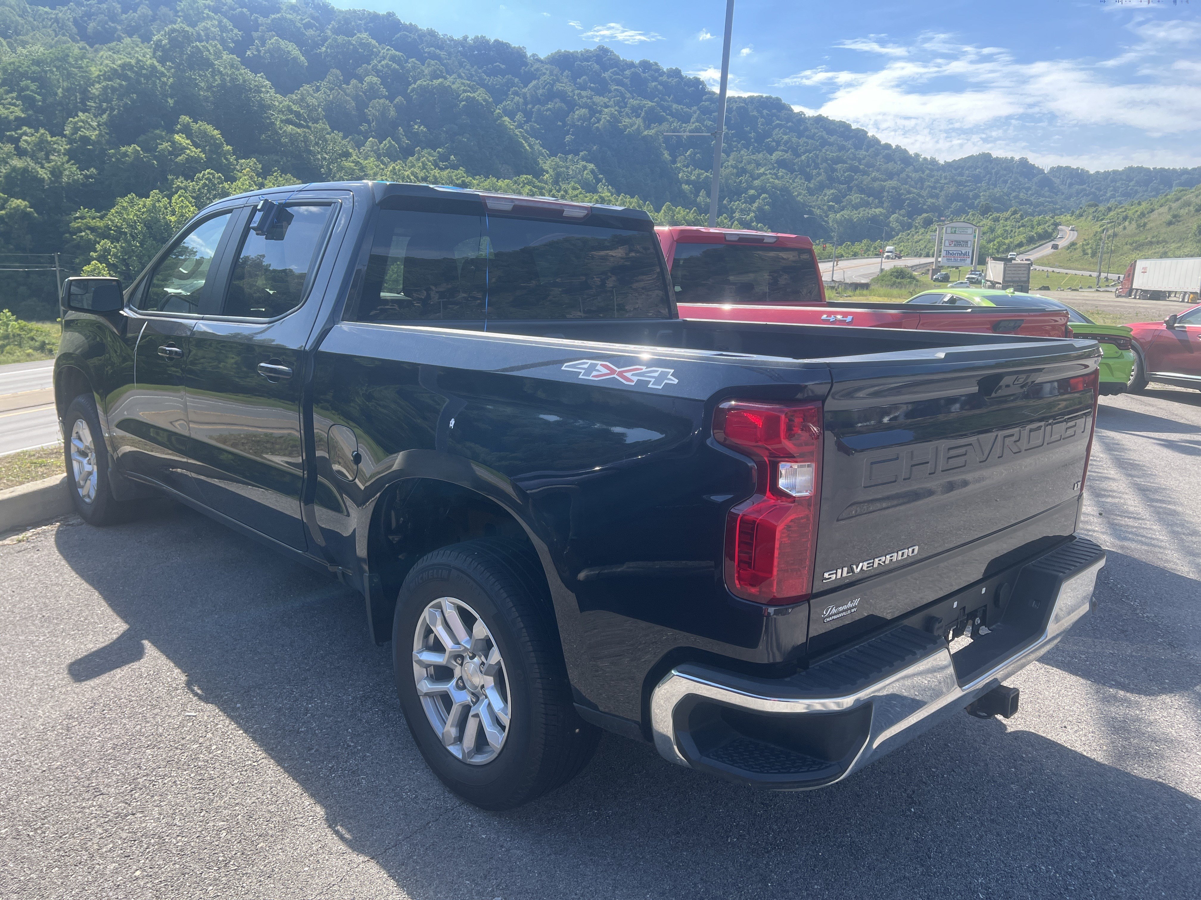 Used 2023 Chevrolet Silverado 1500 LT AWD/4WD image 5