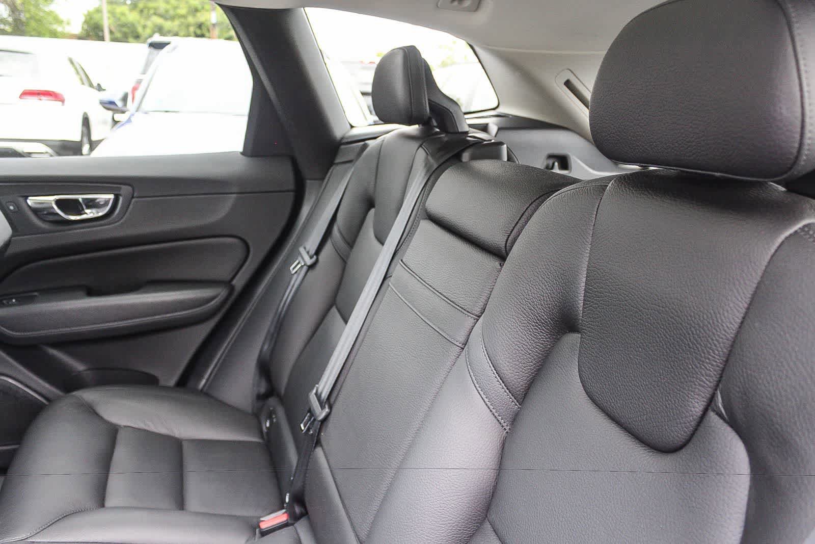 Used 2018 Volvo XC60 T8 Momentum AWD/4WD image 24