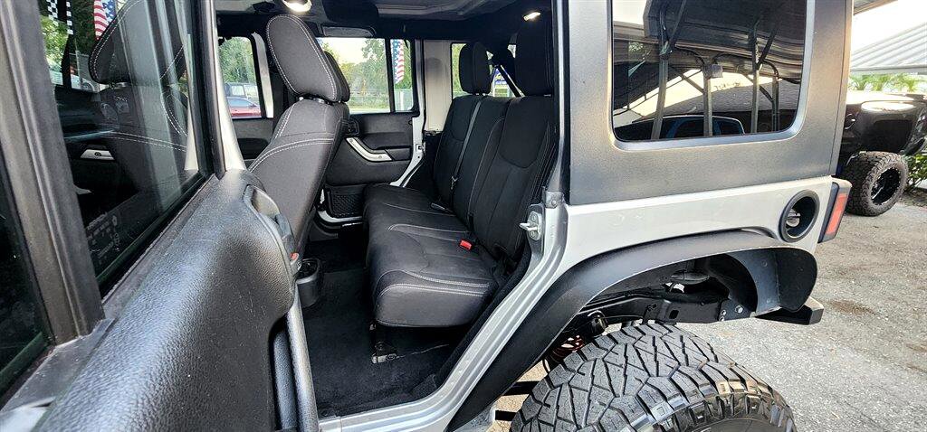 Used 2016 Jeep Wrangler Unlimited Sahara w/ Connectivity Group image 26