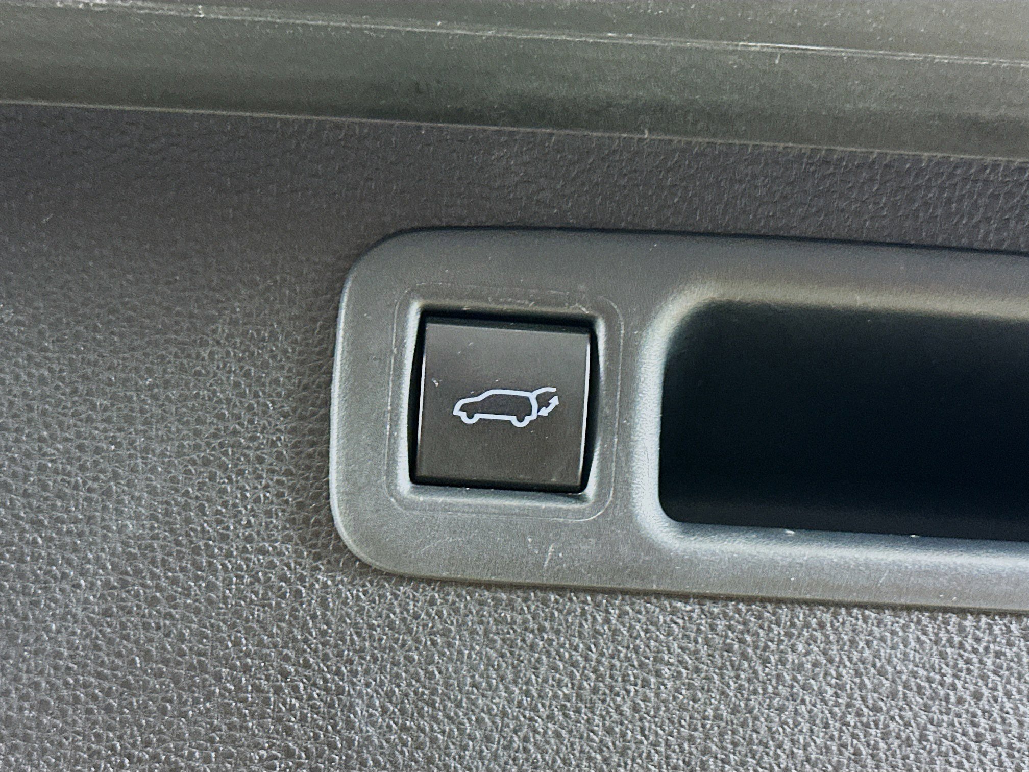 Used 2020 Toyota Highlander XLE image 31