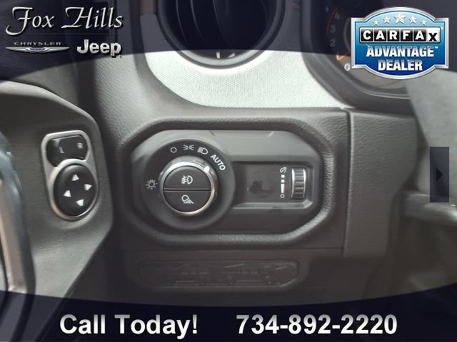 Certified 2025 Jeep Gladiator Sport AWD/4WD image 16
