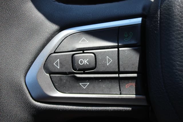 Used 2023 Jeep Compass Latitude AWD/4WD image 15