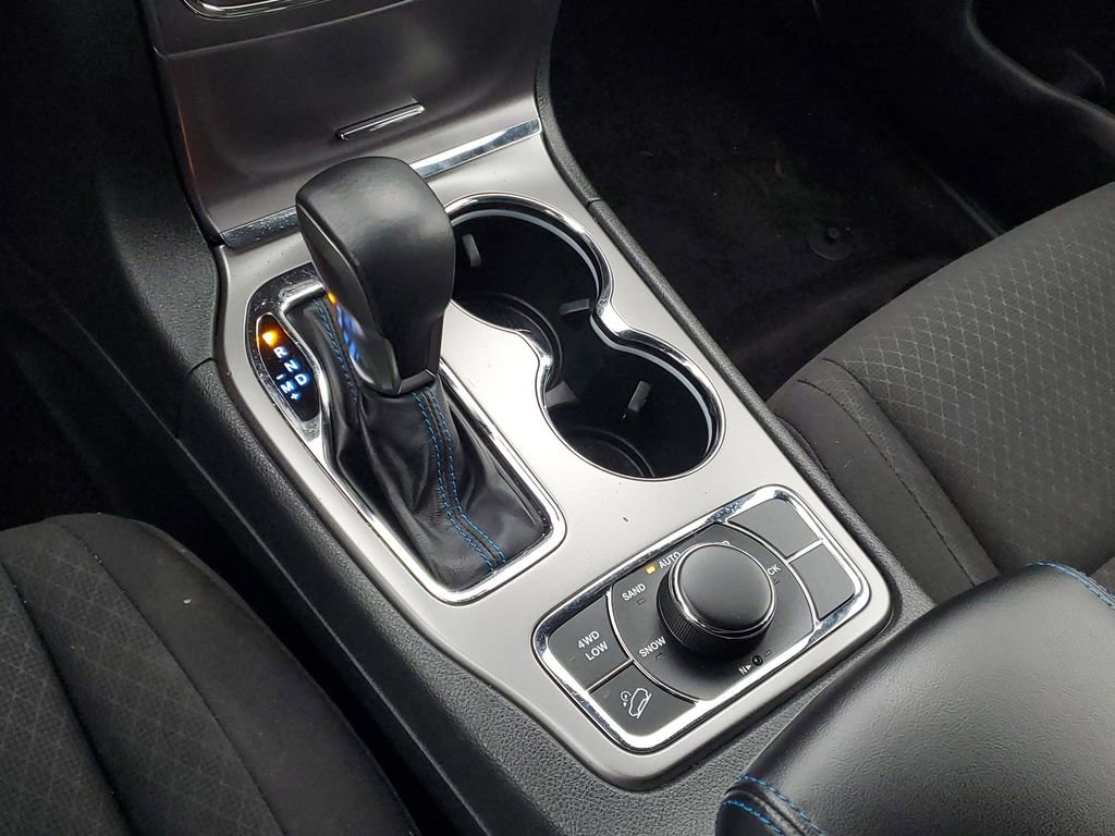 Used 2018 Jeep Grand Cherokee Laredo image 23