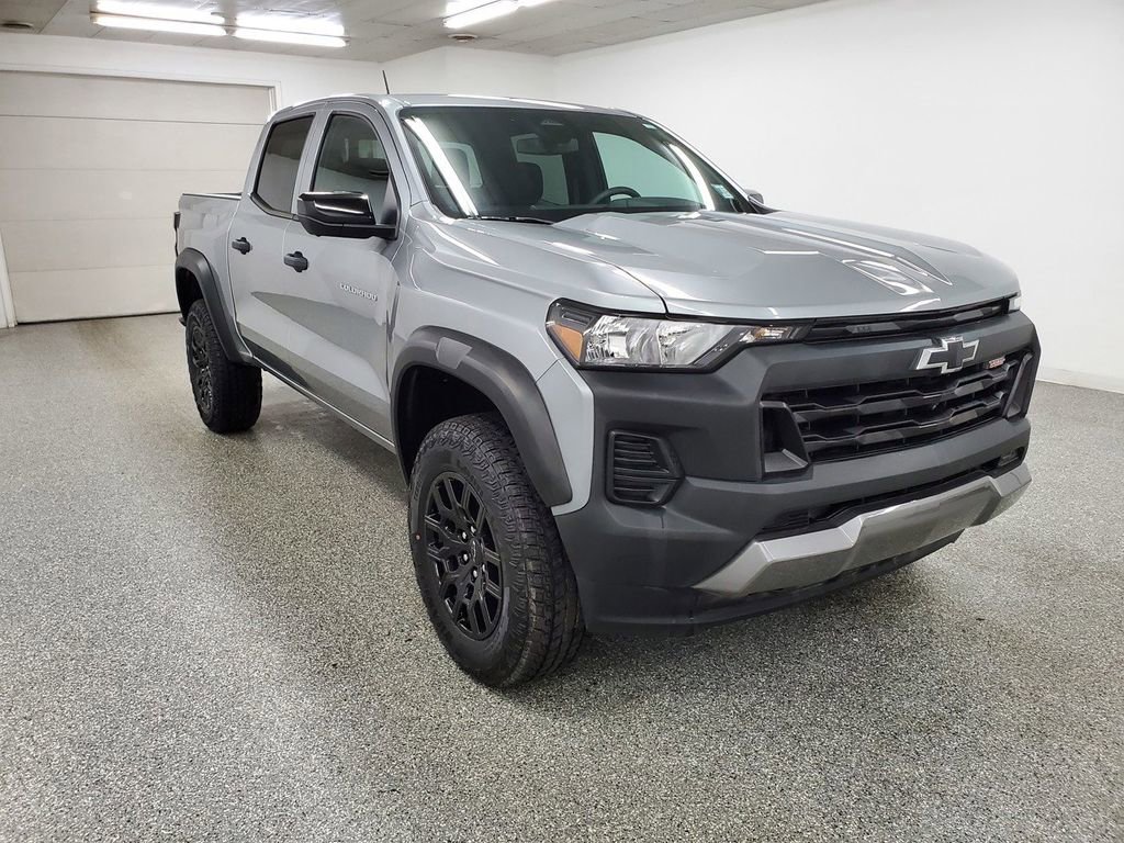 Used 2023 Chevrolet Colorado Trail Boss w/ Technology Package image 3