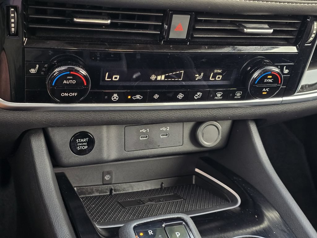 Used 2025 Nissan Rogue SL AWD/4WD image 20